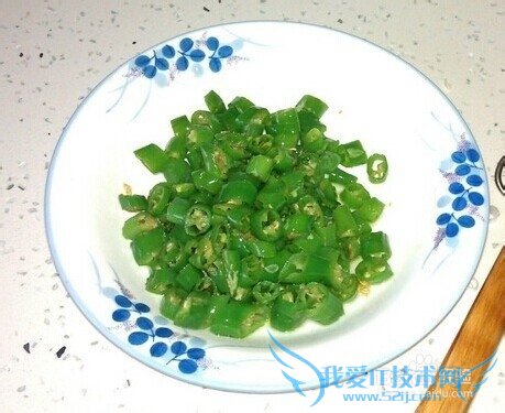 香喷喷的青椒炒鱼豆腐