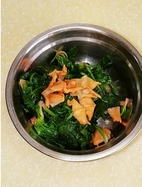 “赤贝拌菠菜贵味多”