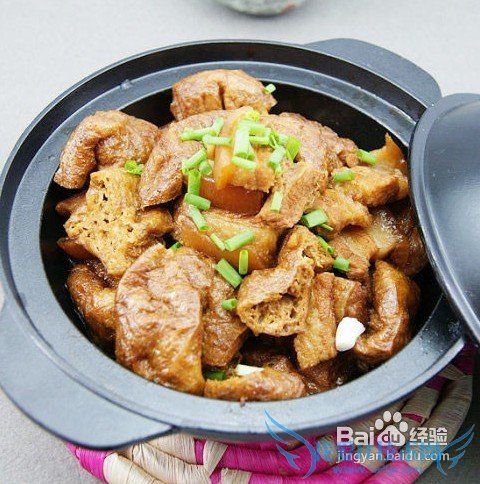 吃豆腐像吃肉一样过瘾:豆腐炸五花肉煲