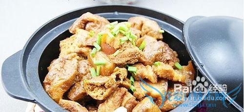 吃豆腐像吃肉一样过瘾:豆腐炸五花肉煲