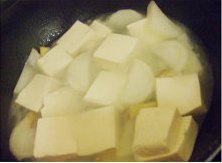 换个花样吃鱼柳-豆腐萝卜煲鱼块