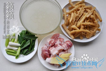 节日家宴上一道朴实的家乡菜--豆腐泡炖肉