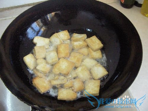 家常豆腐做法:豆腐炒芹菜营养又美味