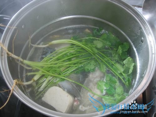 芜茜鱼头豆腐汤