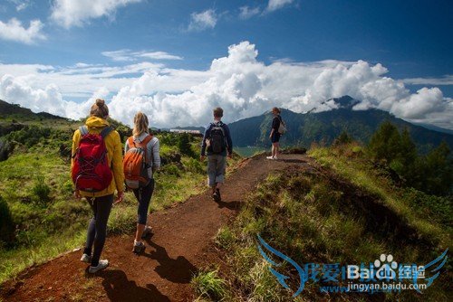 老年人外出旅游的衣食住行
