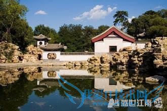 夏天到了很多学生都放假了,那么该去哪里旅游呢