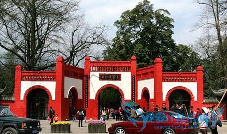 怎样到成都旅游