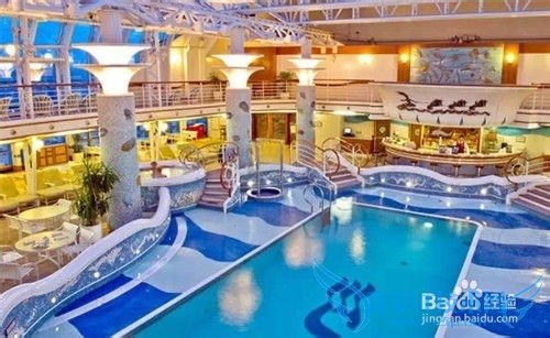 坐上豪华游轮去旅游吧!