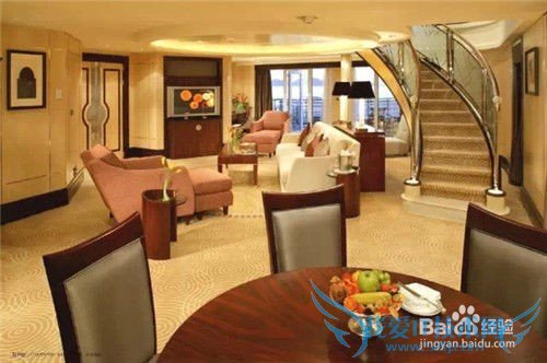 坐上豪华游轮去旅游吧!