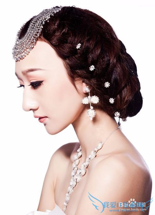 学化妆是去影楼学,还是去专业的化妆培训学校学