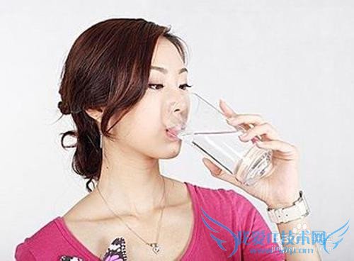 口干舌燥是什么原因?