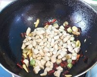 宫保鸡丁怎么做才正宗