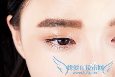 从眉毛看桃花运