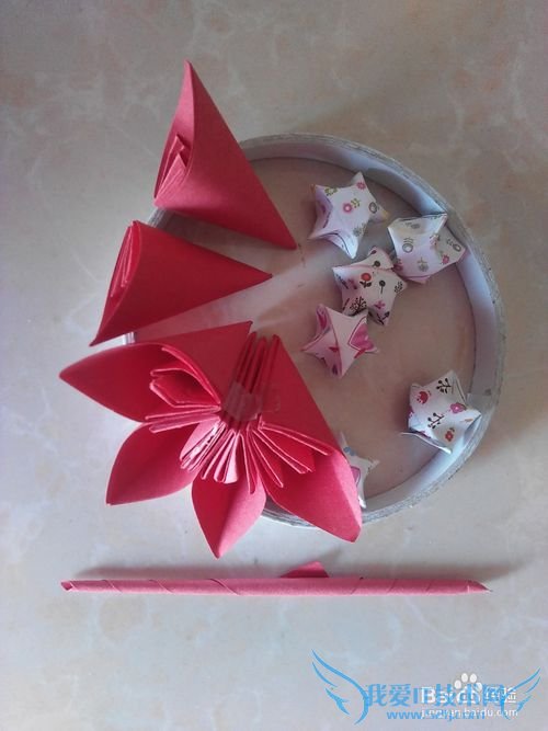 七彩折纸-----精美花瓣手工艺