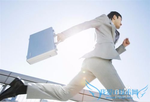 小伙穷游被困高速之终极解决办法