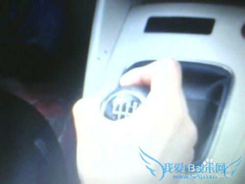 驾车时怎样省油