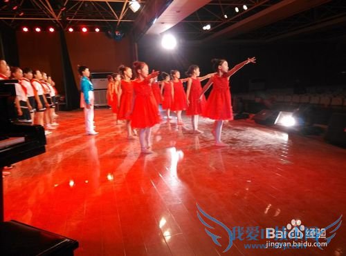 哪些活动来丰富学生的课余生活呢?