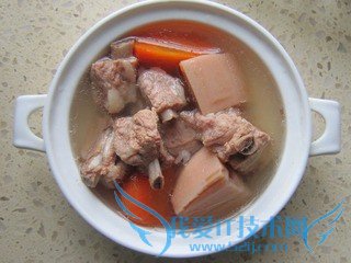 怎样烹制夏日特饮——滋补养颜的莲藕排骨汤