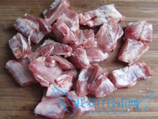 怎样烹制夏日特饮——滋补养颜的莲藕排骨汤