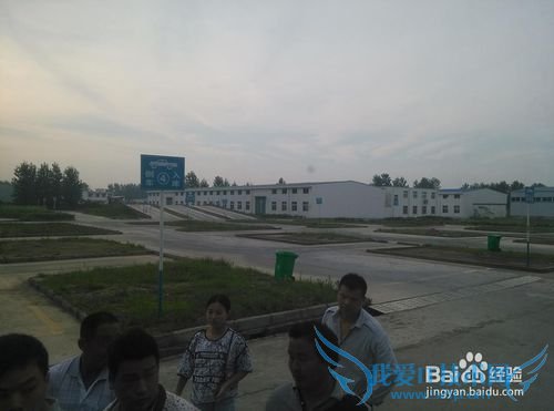 如何选择驾校考驾照?