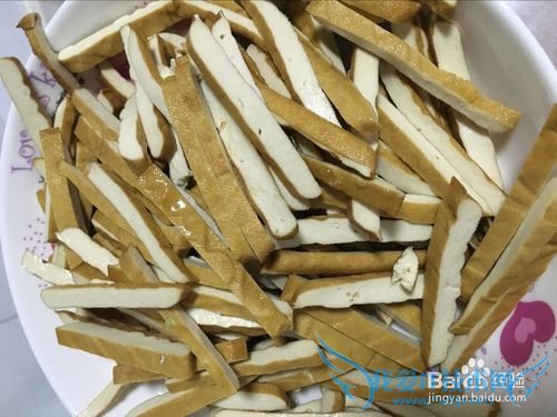 如何做农家小炒菜之腊肠炒香干