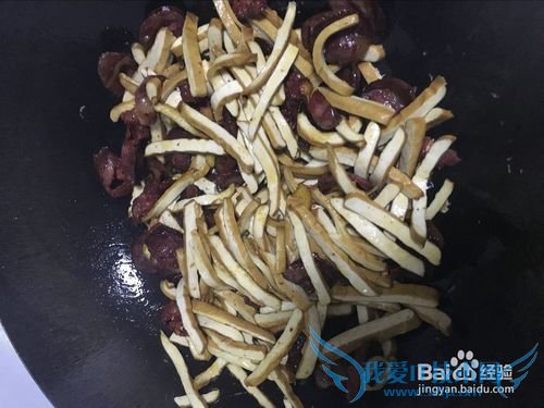 如何做农家小炒菜之腊肠炒香干