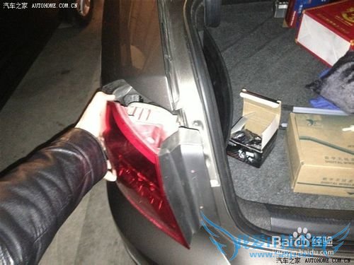 新帕萨特自己动手更换流氓倒车灯图解说明