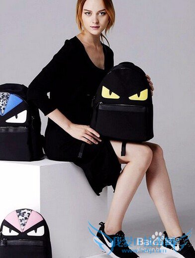 今天告诉你,双肩包不是学生才有的专利