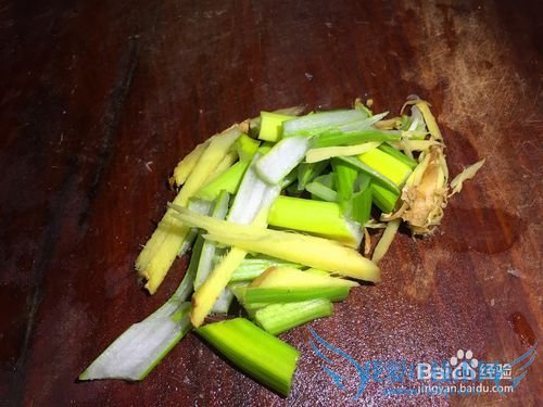 炒菜技能必备之笋片莴苣香菇炒肉