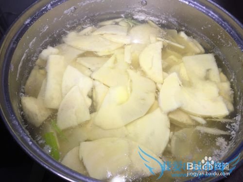 炒菜技能必备之笋片莴苣香菇炒肉