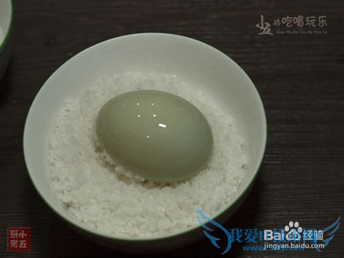 咸鸭蛋:为端午节而准备的传统美食