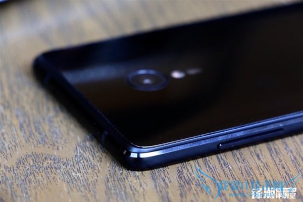 黑边无敌了!联想ZUK Z2 Pro黑白双色图赏