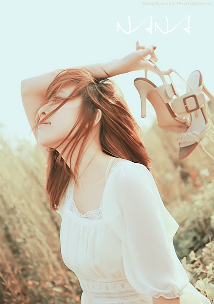 PS如何给外景人物变成韩系粉黄色 PS怎样把背景修为韩系粉黄色