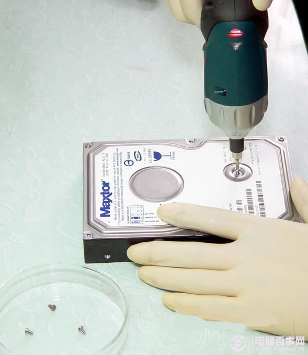 硬盘怎么拆解 硬盘开盘数据恢复教程